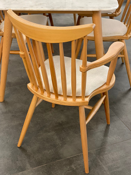 Gitar Kollu Sandalye,