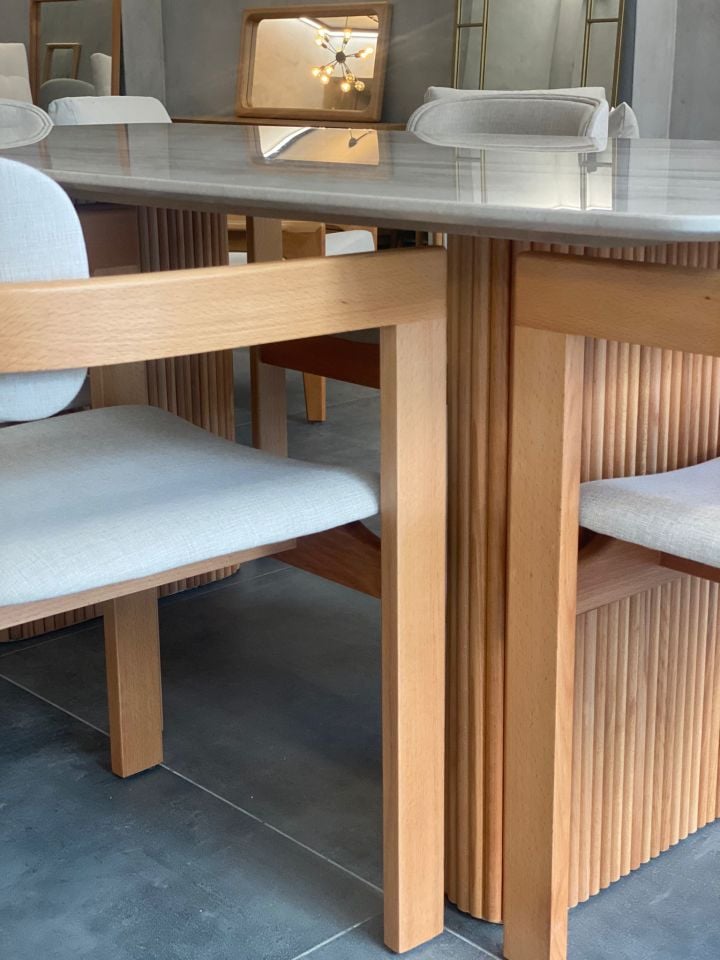 Akhisar Beji Solo İ Ayak Mermer Masa